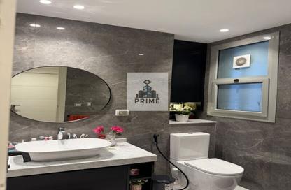 Apartment - 2 Bedrooms - 2 Bathrooms for sale in Palm Hills Village Gate - South Investors Area - New Cairo City - Cairo
