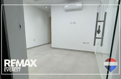 عيادة - استوديو - 1 حمام للايجار في ذا جيت بلازا مول - الحي العاشر - الشيخ زايد - الجيزة