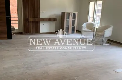 مساحات مكتبية - 8 غرف نوم - 2 حمامات للايجار في شارع جزيرة العرب (المهندس حسن حلمي) - المهندسين - الجيزة