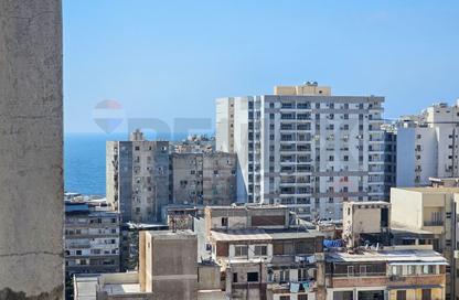 شقة - 3 غرف نوم - 2 حمامات للبيع في شارع عبد المنعم الدليل - ثروت - حي شرق - الاسكندرية
