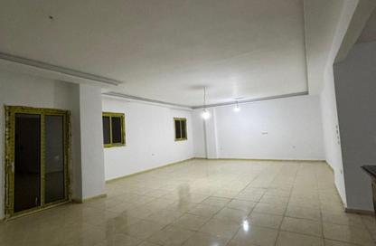 Apartment - 3 Bedrooms - 2 Bathrooms for sale in Al Gezira St. - South Investors Area - New Cairo City - Cairo
