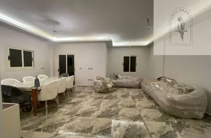 Apartment - 3 Bedrooms - 2 Bathrooms for sale in Al Gezira St. - South Investors Area - New Cairo City - Cairo