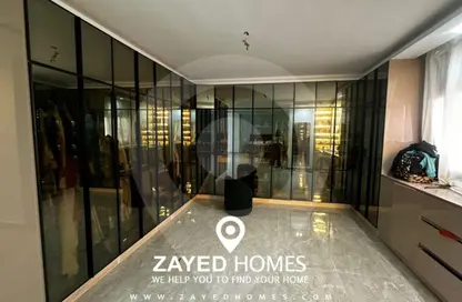 شقة - 3 غرف نوم - 3 حمامات للايجار في 6 ويست - بيفرلي هيلز - كمبوندات الشيخ زايد - الشيخ زايد - الجيزة