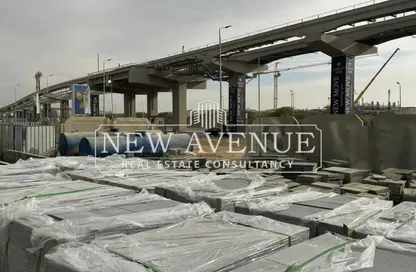 Retail - Studio - 2 Bathrooms for sale in Golden Gate - South Teseen St. - The 5th Settlement - New Cairo City - Cairo