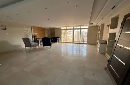 دوبلكس - 4 غرف نوم - 5 حمامات للبيع في شارع نادي الصيد - الدقي - الجيزة