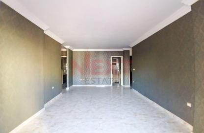 Apartment - 3 Bedrooms - 2 Bathrooms for sale in Doctor Ahmed Riad St. - Seyouf - Hay Sharq - Alexandria