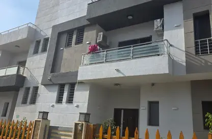 شقة - 4 غرف نوم - 5 حمامات للبيع في مدينة وصال - كمبوندات الشروق - مدينة الشروق - القاهرة