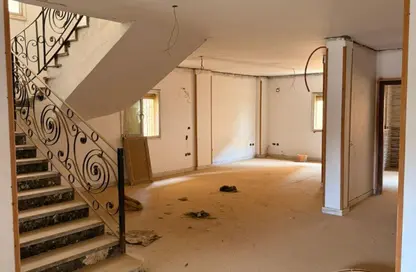 بناية كاملة - 8 غرف نوم - 6 حمامات للبيع في التوسعات الشمالية - مدينة 6 أكتوبر - الجيزة