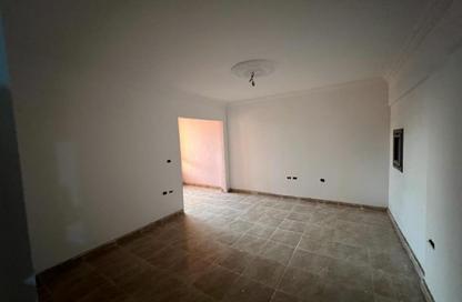 Apartment - 3 Bedrooms - 2 Bathrooms for sale in Cornish El Nile St. - Maadi - Hay El Maadi - Cairo