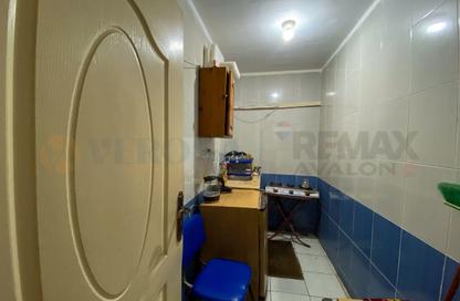 Apartment - 3 Bedrooms - 2 Bathrooms for sale in Abou Quer Road - Roushdy - Hay Sharq - Alexandria
