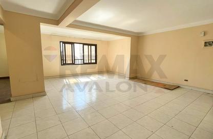 Apartment - 3 - 2 for sale in Abdel Salam Aref St. - Laurent - Hay Sharq - Alexandria