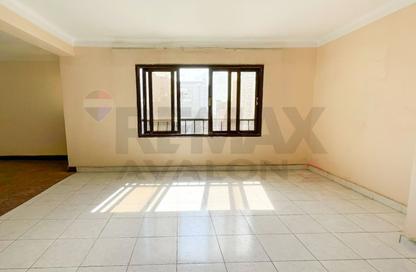 Apartment - 3 - 2 for sale in Abdel Salam Aref St. - Laurent - Hay Sharq - Alexandria