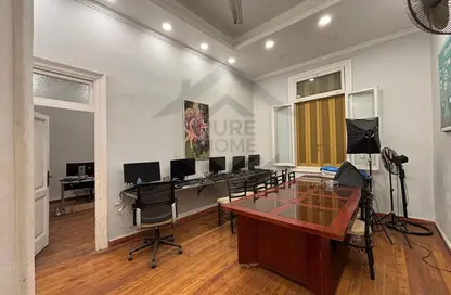 مساحات مكتبية - 8 غرف نوم - 3 حمامات للايجار في طريق الجيش - كامب شيزار - حي وسط - الاسكندرية