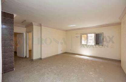 Apartment - 2 Bedrooms - 2 Bathrooms for sale in Al Geish Road - Raml Station - Hay Wasat - Alexandria