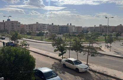 شقة - 3 غرف نوم - 2 حمامات للبيع في المنطقة السادسة شرق - مدينة الشروق - القاهرة