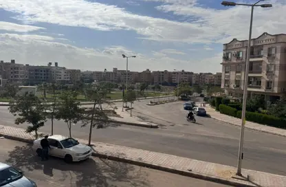 Apartment - 3 Bedrooms - 2 Bathrooms for sale in 6th Area East - Shorouk City - Cairo