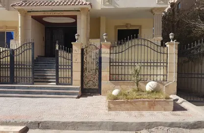 فيلا - 4 غرف نوم - 4 حمامات للبيع في طريق المقطم القطاميه - الهضبة الوسطي - المقطم - القاهرة