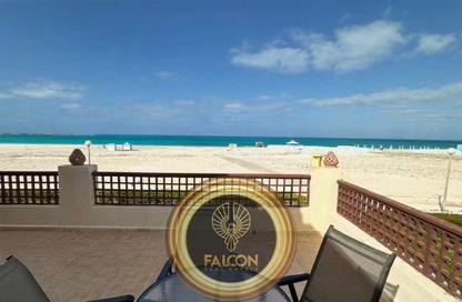 Chalet - 3 Bedrooms - 3 Bathrooms for sale in Ramla - Ras Al Hekma - North Coast