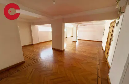 شقة - 4 غرف نوم - 2 حمامات للبيع في شارع كفر عبده - كفر عبده - رشدي - حي شرق - الاسكندرية