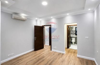 Apartment - 3 Bedrooms - 2 Bathrooms for sale in The Courtyards - Sheikh Zayed Compounds - Sheikh Zayed City - Giza