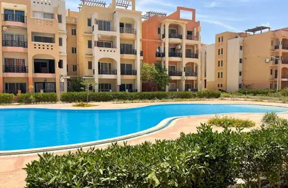 شاليه - 2 غرف نوم - 2 حمامات للبيع في إمارتس هايتس - قسم الضبعة - الساحل الشمالي