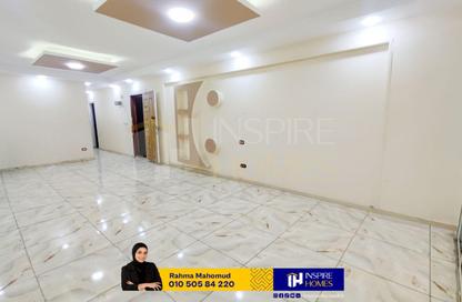 Apartment - 3 Bedrooms - 1 Bathroom for rent in Laurent - Hay Sharq - Alexandria