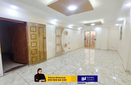 Apartment - 3 Bedrooms - 1 Bathroom for rent in Laurent - Hay Sharq - Alexandria Apartment - 3 Bedrooms - 1 Bathroom for rent in Laurent - Hay Sharq - Alexandria