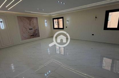 Apartment - 3 Bedrooms - 3 Bathrooms for sale in Al Hay Al Thalith St. - 3rd District - 6 October City - Giza
