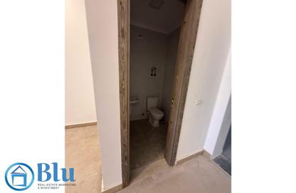 Office Space - Studio - 4 Bathrooms for rent in Lake View Residence - 5th Settlement Compounds - The 5th Settlement - New Cairo City - Cairo