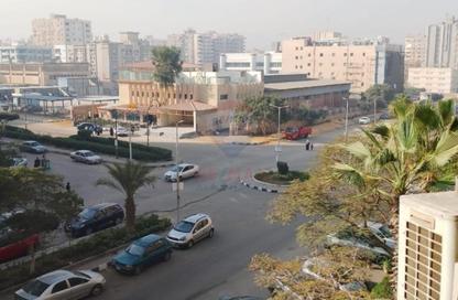 Apartment - 4 Bedrooms - 2 Bathrooms for sale in Mohamed Hassan St. - 9th Zone - Nasr City - Cairo