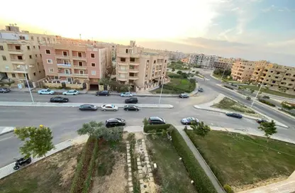 شقة - 3 غرف نوم - 3 حمامات للبيع في المجاورة الرابعة - المنطقة الرابعة - مدينة الشروق - القاهرة