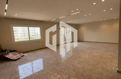 Apartment - 3 Bedrooms - 3 Bathrooms for rent in Cluster 18 - Hyde Park - New Cairo City - Cairo