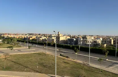 شقة - 3 غرف نوم - 3 حمامات للبيع في حي النادي - مدينة الشروق - القاهرة