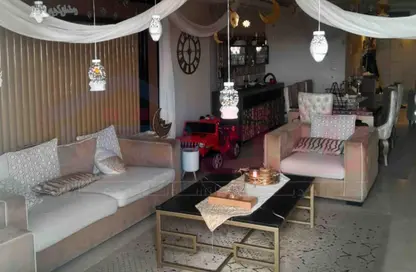 شقة - 4 غرف نوم - 2 حمامات للبيع في سبورتنج - حي شرق - الاسكندرية