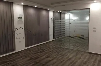 مكتب عمل جماعي - 2 غرف نوم - 1 حمام للايجار في الحي الثاني عشر - الشيخ زايد - الجيزة