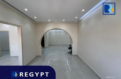 مساحات مكتبية - استوديو - 4 حمامات للايجار في شارع العادل ابو بكر - الزمالك - القاهرة مساحات مكتبية - استوديو - 4 حمامات للايجار في شارع العادل ابو بكر - الزمالك - القاهرة