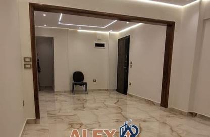 مساحات مكتبية - استوديو - 1 حمام للايجار في شارع مصطفي ابو هيف - سابا باشا - حي شرق - الاسكندرية