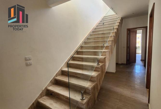 8702610 - Property Image 3