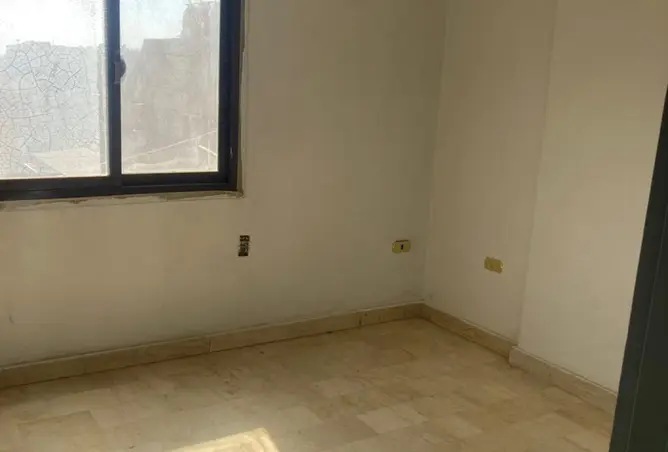 121400000 - Property Image 3