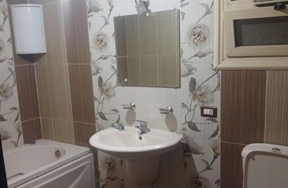 Office Space - Studio - 3 Bathrooms for rent in Tahseen Farghaly St. - 1st Zone - Nasr City - Cairo