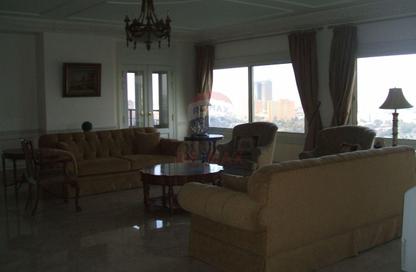 Apartment - 5 Bedrooms - 6 Bathrooms for sale in Nile St. - Dokki - Giza