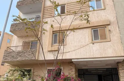 Apartment - 2 Bedrooms - 1 Bathroom for sale in Abou El Houl - New Cairo City - Cairo