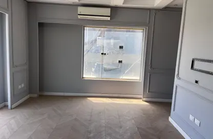 Office Space - 2 Bedrooms - 1 Bathroom for rent in Omar Khorshid St. - El Banafseg 10 - El Banafseg - New Cairo City - Cairo