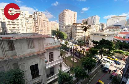Apartment - 3 Bedrooms - 2 Bathrooms for sale in Abdel Moneim Al Dalel St. - Tharwat - Hay Sharq - Alexandria