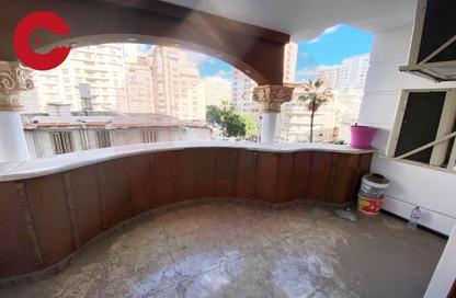 Apartment - 3 Bedrooms - 2 Bathrooms for sale in Abdel Moneim Al Dalel St. - Tharwat - Hay Sharq - Alexandria