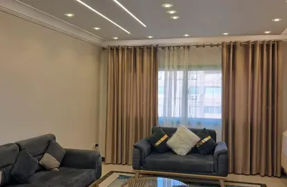 شقة - 3 غرف نوم - 1 حمام للايجار في شارع احمد فخري - المنطقة السادسة - مدينة نصر - القاهرة