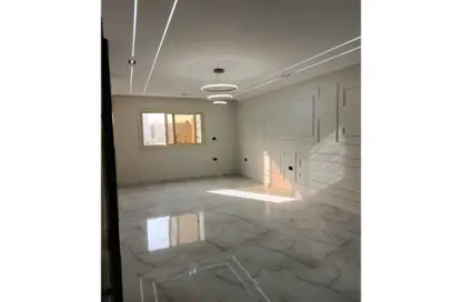 شقة - 3 غرف نوم - 2 حمامات للبيع في منتجع النخيل 1 - طريق مصر إسماعيلية الصحراوي - القاهرة