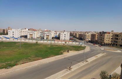 شقة - 3 غرف نوم - 2 حمامات للبيع في المجاورة الاولي - المنطقة الاولي - مدينة الشروق - القاهرة