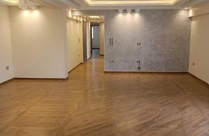 Office Space - 3 Bedrooms - 2 Bathrooms for rent in Ammar Ibn Yasser St. - El Hegaz Square - El Nozha - Cairo