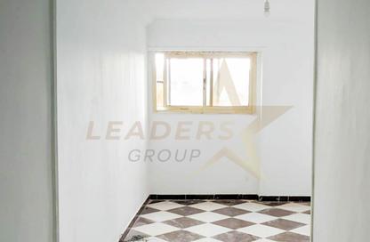 شقة - 2 - 1 للبيع في شارع السيدة سكينة إبنت الحسين - كفر عبده - رشدي - حي شرق - الاسكندرية